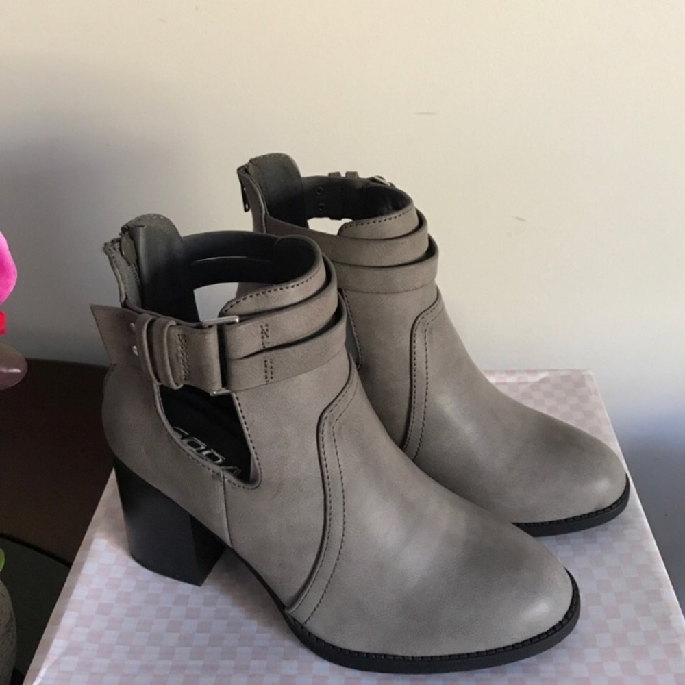 •Ankle Booties• - Picture 2 of 8